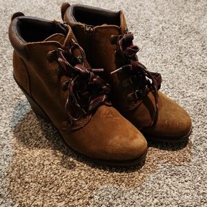 White Mountain Brown Lace Up Wedge Boots